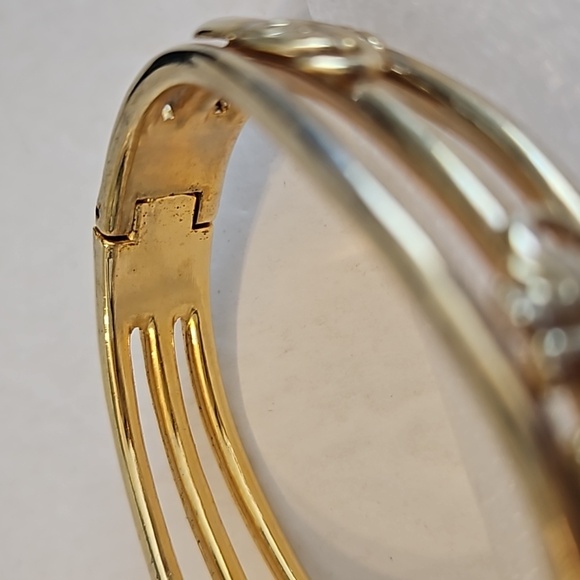 ELEPHANT Bangle Goldtone Hindged 2 1/2"Dia. Bracelet - Picture 8 of 8